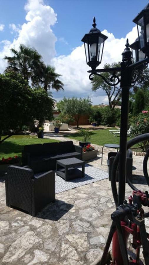 Bed and Breakfast Au Jardin D'Amphora Ginestas Экстерьер фото